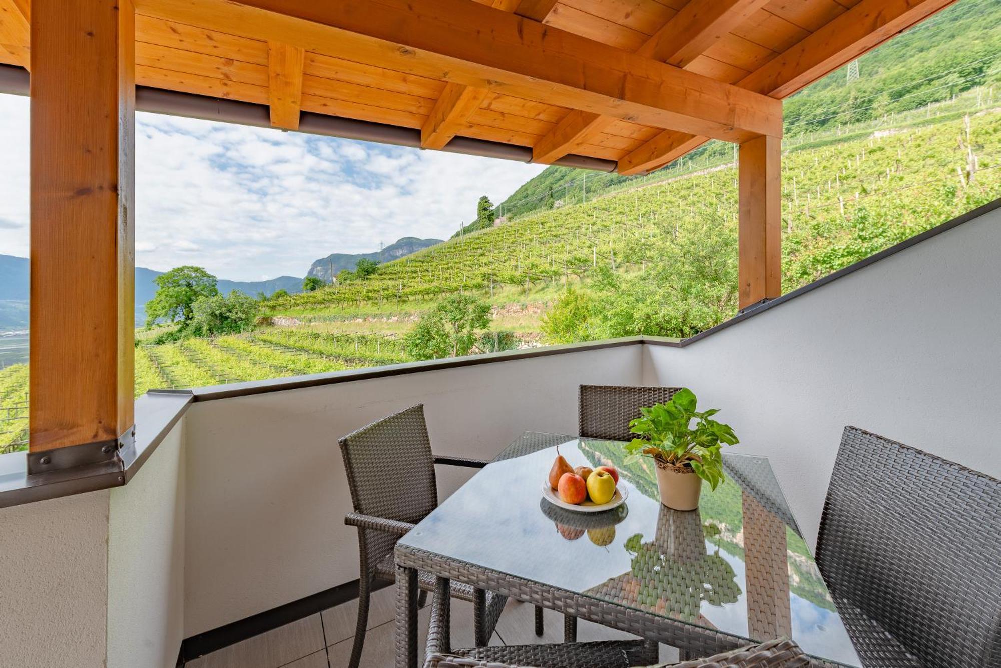 Finkenhof: Ferienwohungen - Urlaub Auf Dem Bauernhof Apartment Termeno Luaran gambar